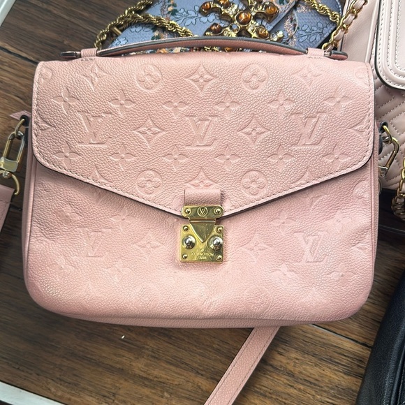 🎀Rare🎀Pink Louis Vuitton Pochette Metis empreinte crossbody purse monogram bag